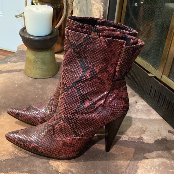 Jeffrey Campbell Elegant Snakeskin Ankle Boots - Red 8.5 EUC - Picture 2 of 9